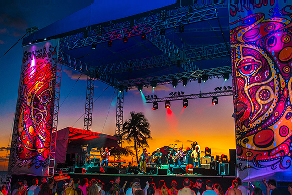 演出：伏尔塔瓦海滩